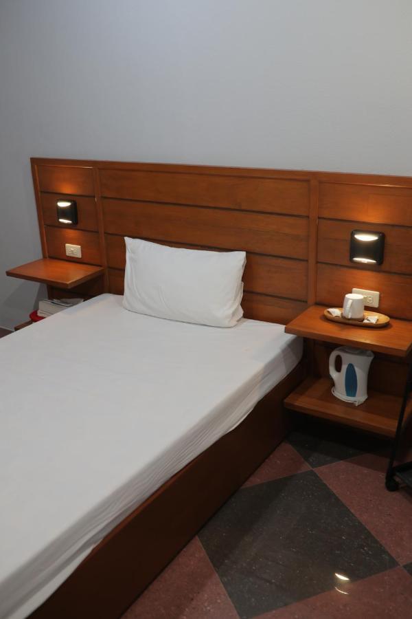 Cerca Hotel Balabag  Luaran gambar